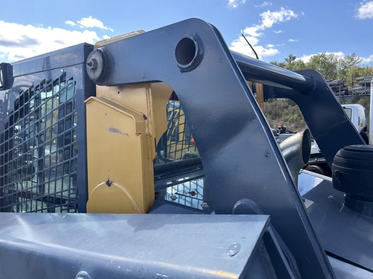 2018-deere-333g-image-27