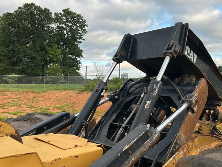 2018-caterpillar-535d-image-13