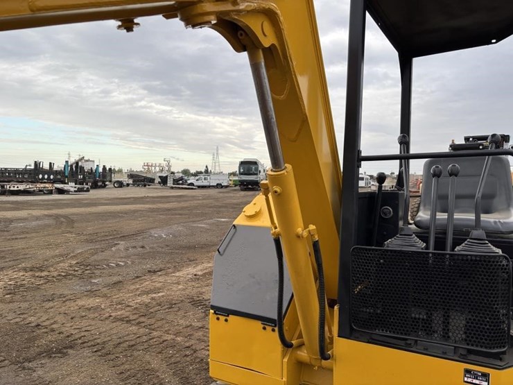 komatsu-pc28uu-image-17