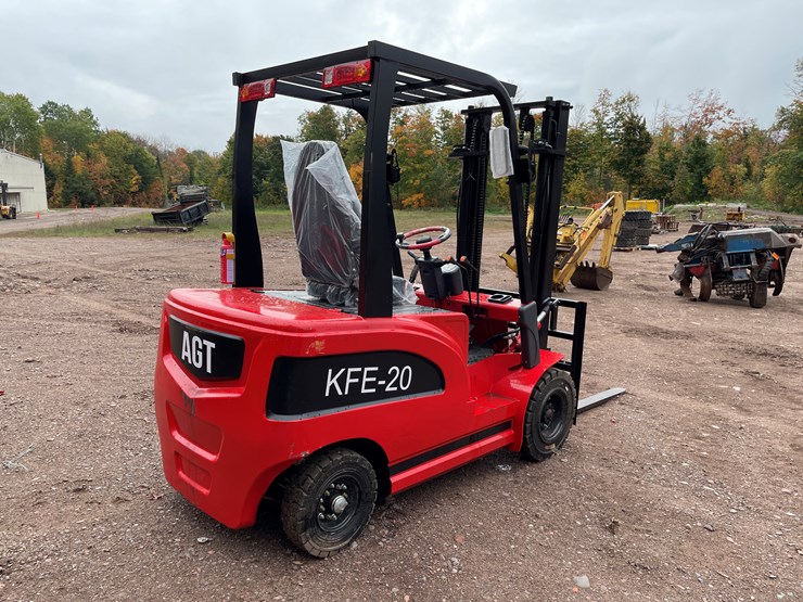 #8163-•-agt-electric-forklift-image-5