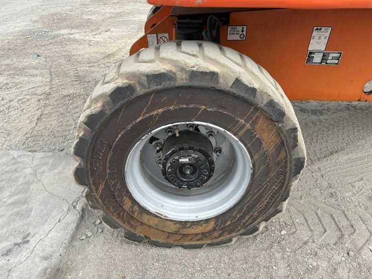 2009-jlg-400s-image-4