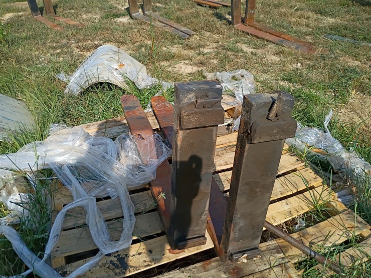 #102-•-set-of-42"-pallet-forks-image-3