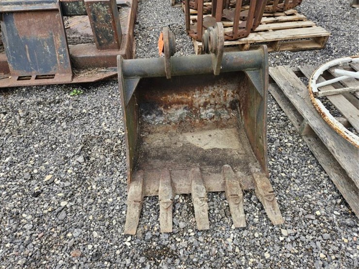 #2038-•-cp-23"-excavator-bucket-image-8