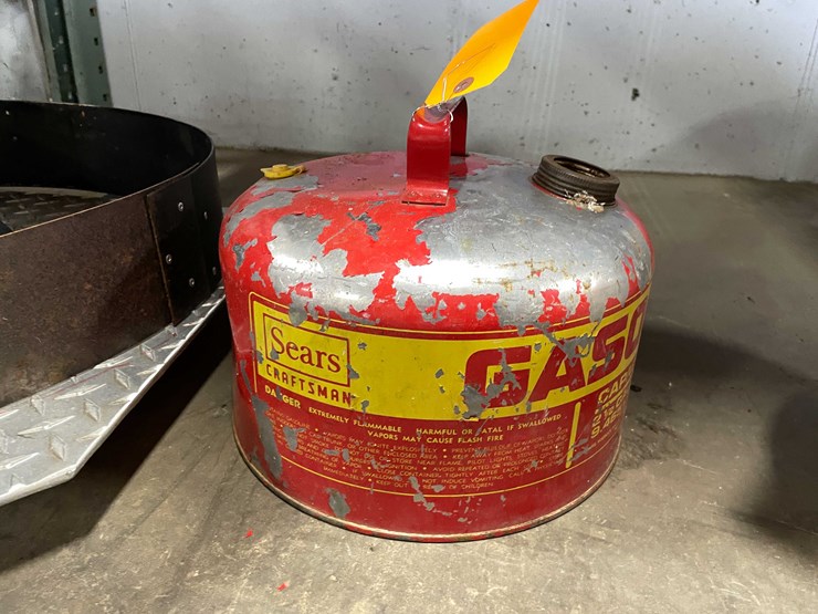 #5523-•-2.5-gallon-metal-gas-can-(cw)-image-2