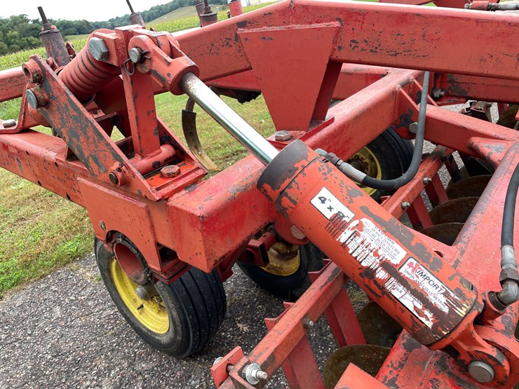 #1033-•-sunflower-chisel-plow-image-6