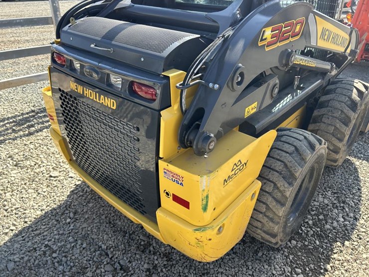 2022-new-holland-l320-image-30