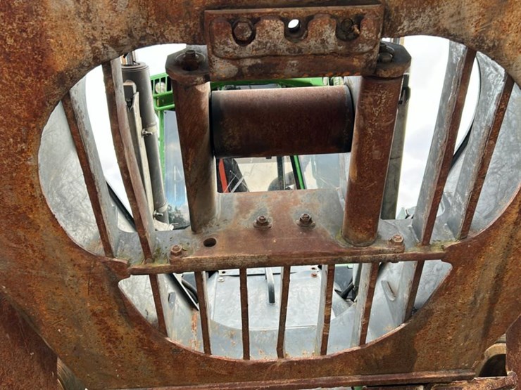 2018-deere-648l-image-14