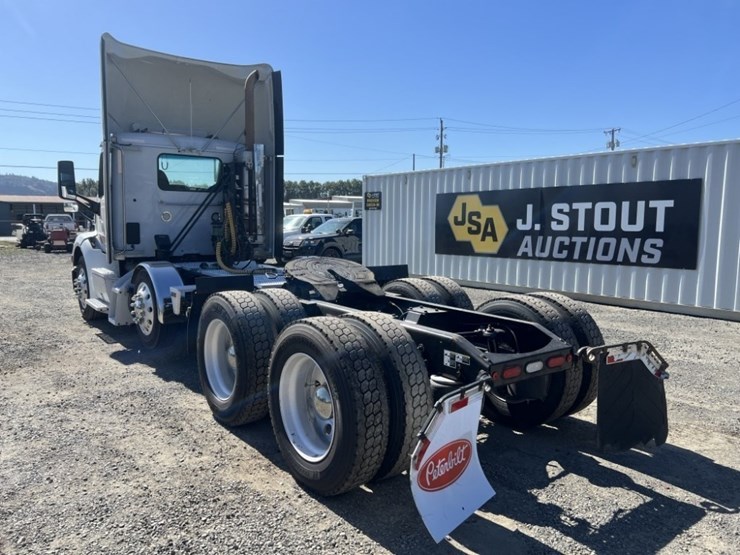 2020-peterbilt-579-image-6