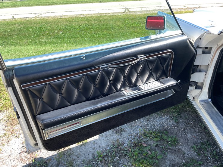 #1022-•-1969-lincoln-continental-mark-iii-image-31