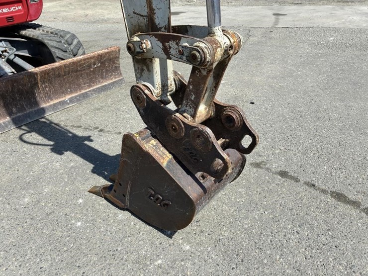 2019-takeuchi-tb240-image-6