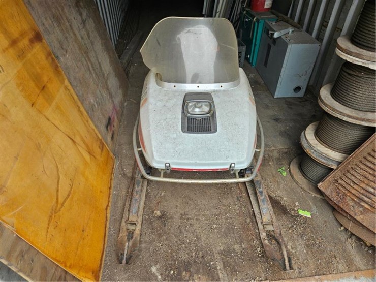 #2034-•-yamaha-sw396-snow-mobile-image-7