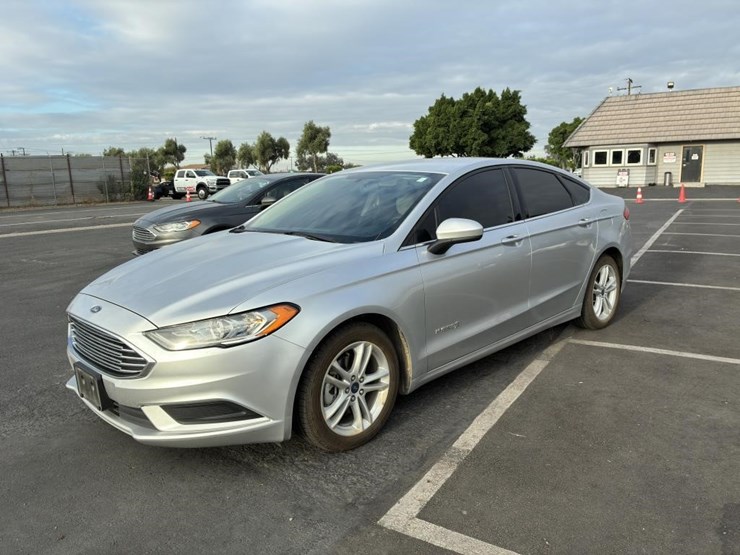 2018-ford-fusion-sedan-image-1