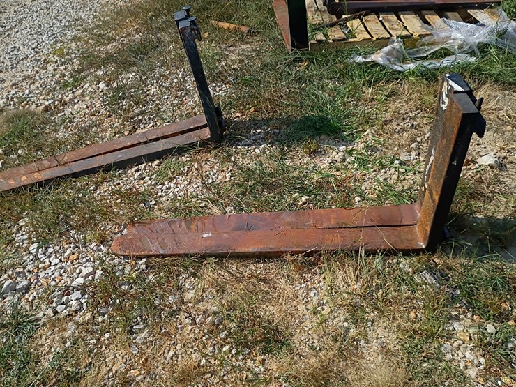 #101-•-set-of-42"-pallet-forks-image-2