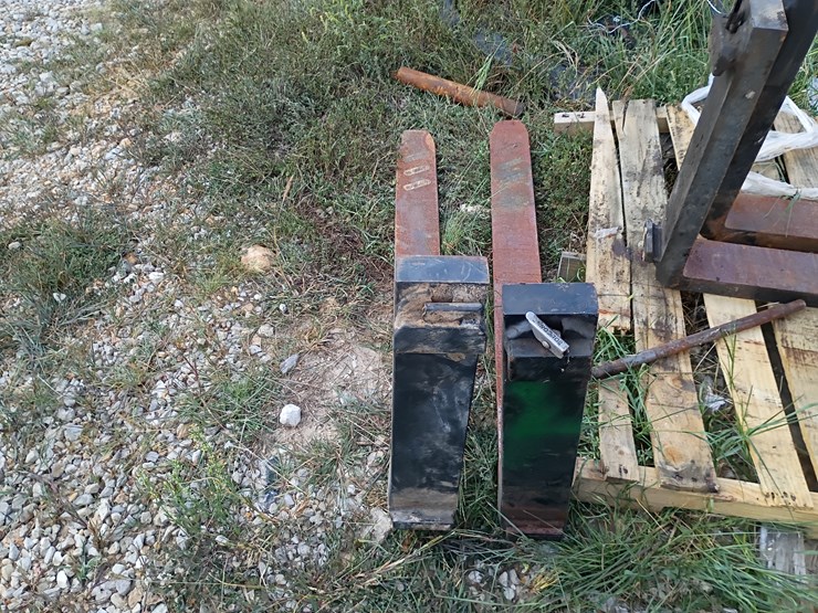 #109-•-set-of-42"-pallet-forks-image-3