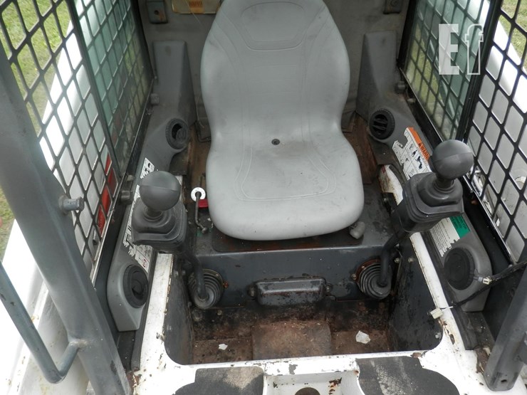 2002-bobcat-t200-image-7