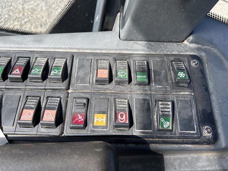 2016-deere-344k-image-64