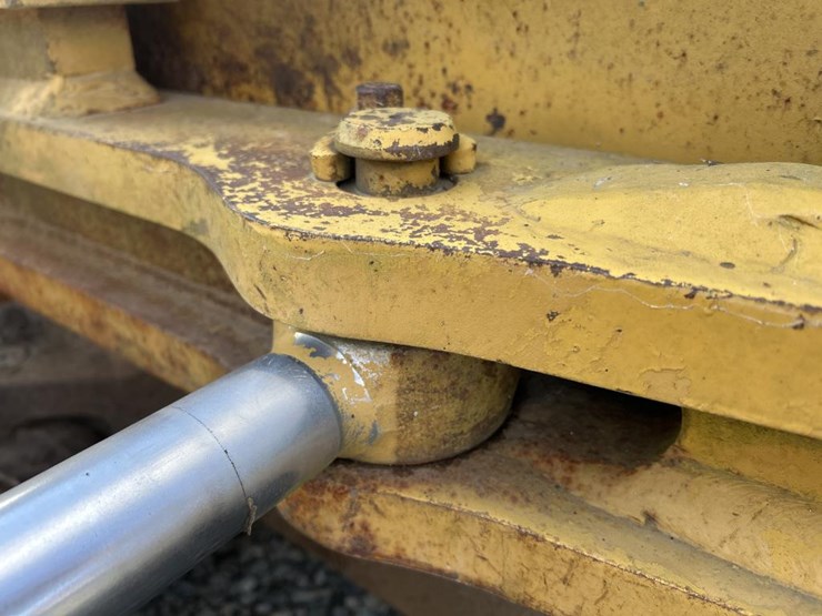 caterpillar-d4h-image-17