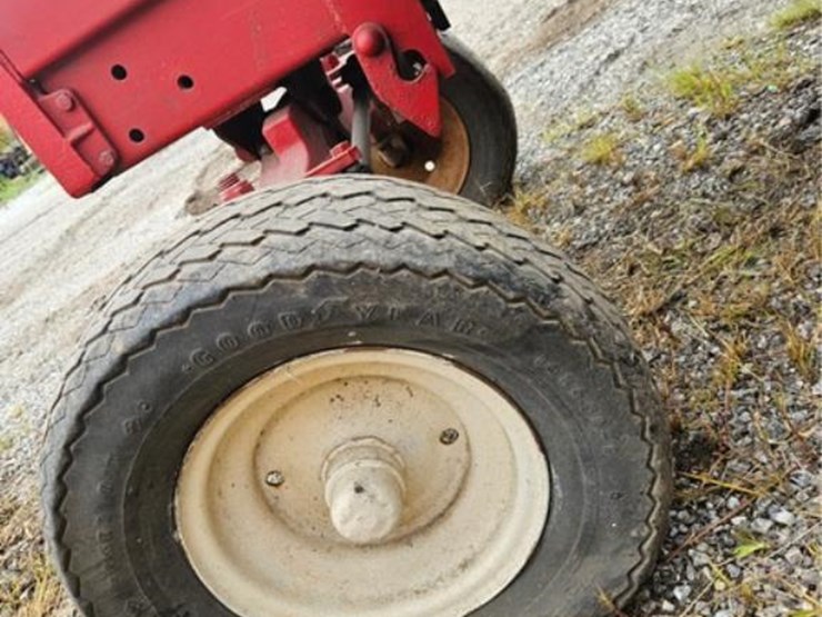 #2036-•-gravely-810-garden-tractor-image-24