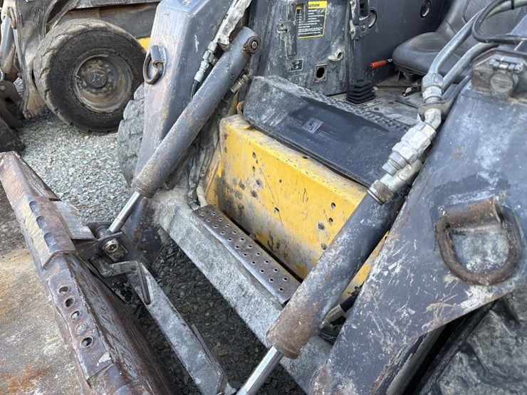 2001-new-holland-ls180-image-13