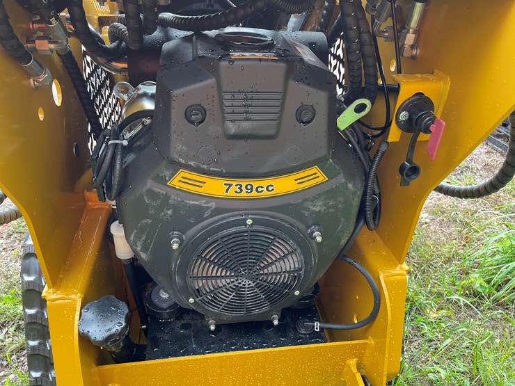 #8170-•-agt-compact-track-loader-image-21