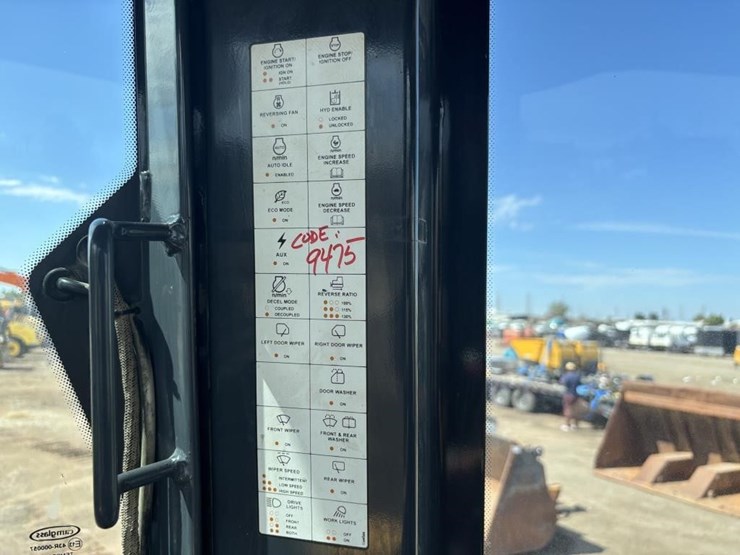 2017-deere-750k-image-37