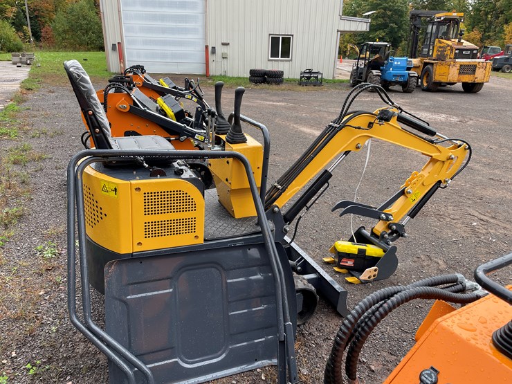 #8159-•-unused-hydraulic-mini-excavator-image-3