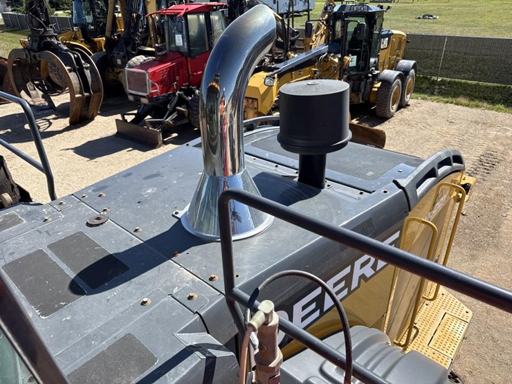 2018-deere-844k-image-65