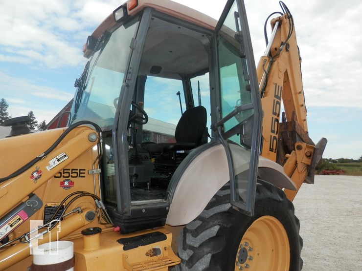 new-holland-555e-image-10