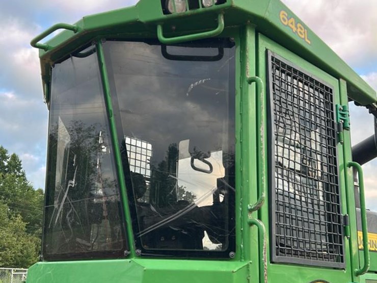 2018-deere-648l-image-16