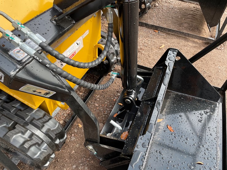 #8175-•-agt-compact-track-loader-image-13