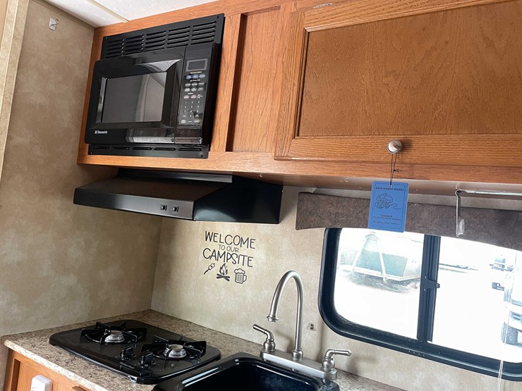#1976-•-2012-coachman-camper-(no-title)-image-52