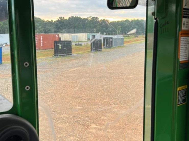 2018-deere-648l-image-43