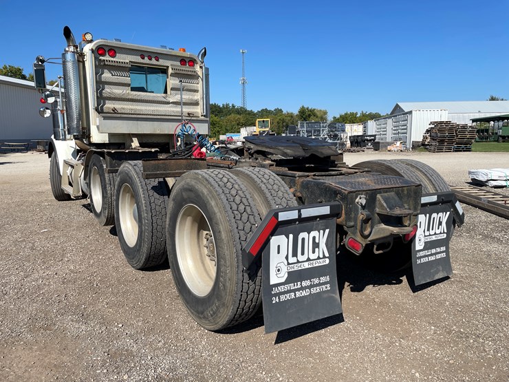1999-freightliner-108sd-image-8