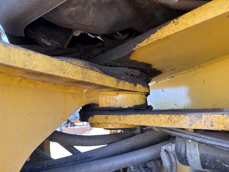 2018-deere-844k-image-37