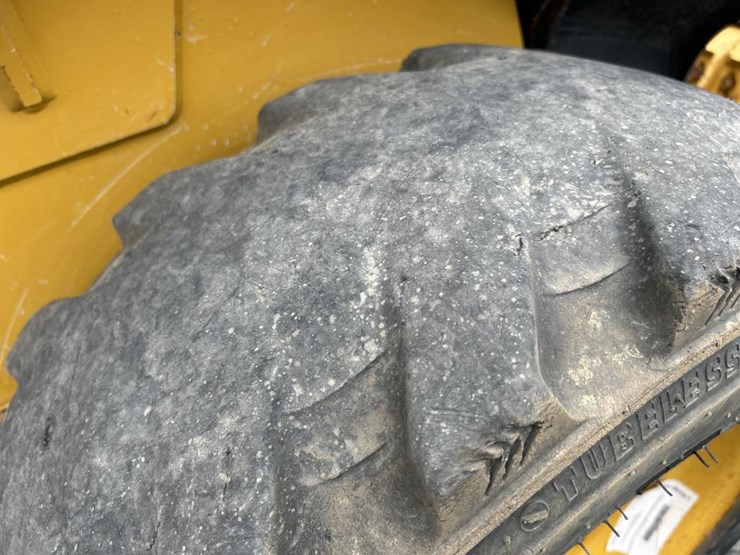 deere-318g-image-50