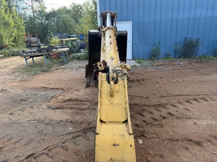 caterpillar-235-image-23