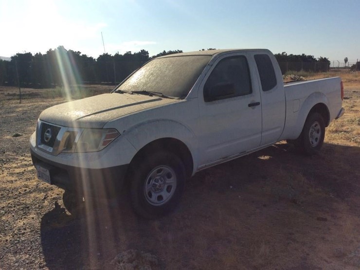 2016-nissan-frontier-image-2