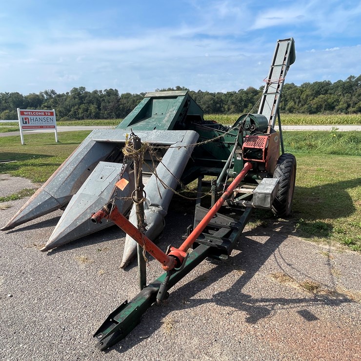 #1032 • New Idea (2) Row Corn Picker