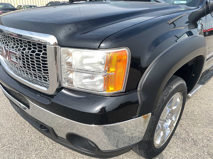 #1966-•-2011-gmc-sierra-(has-wi-title)-(of)-image-10