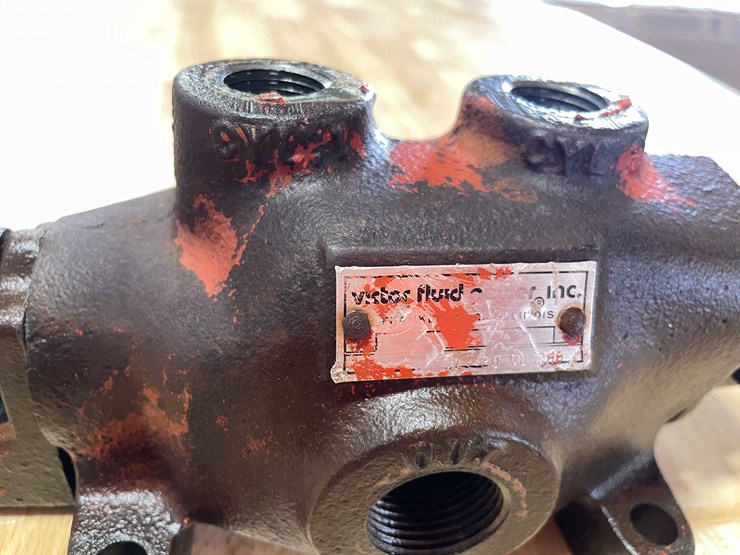 #5543-•-log-splitter-hydraulic-valve-(cw)-image-2