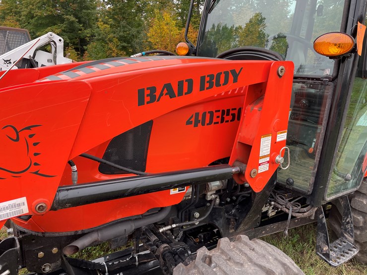 #8065-•-2024-bad-boy-4035ch-4wd-tractor-with-front-mount-berco-66"-snowblower-image-16