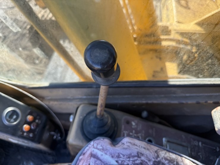 caterpillar-235-image-28