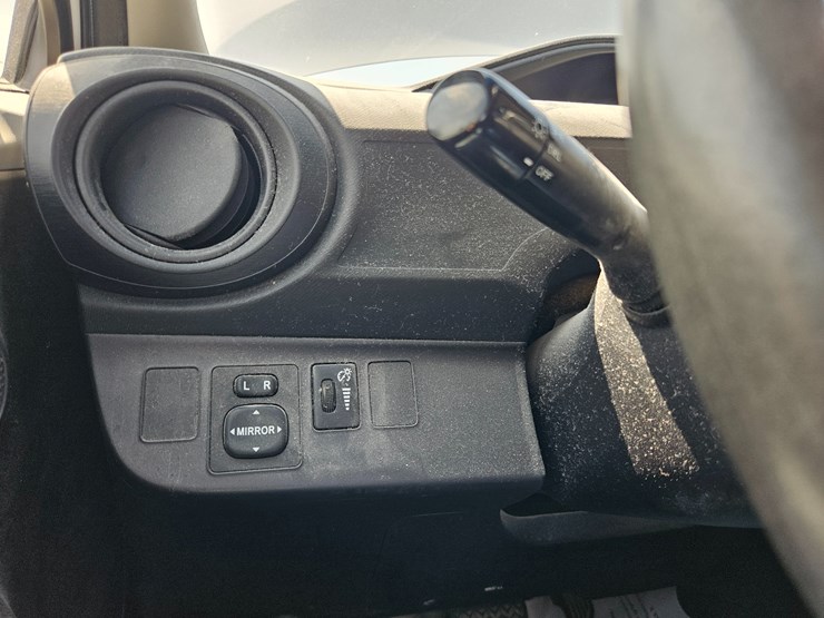 #16993-•-2012-toyota-prius-c-passenger-car-image-37