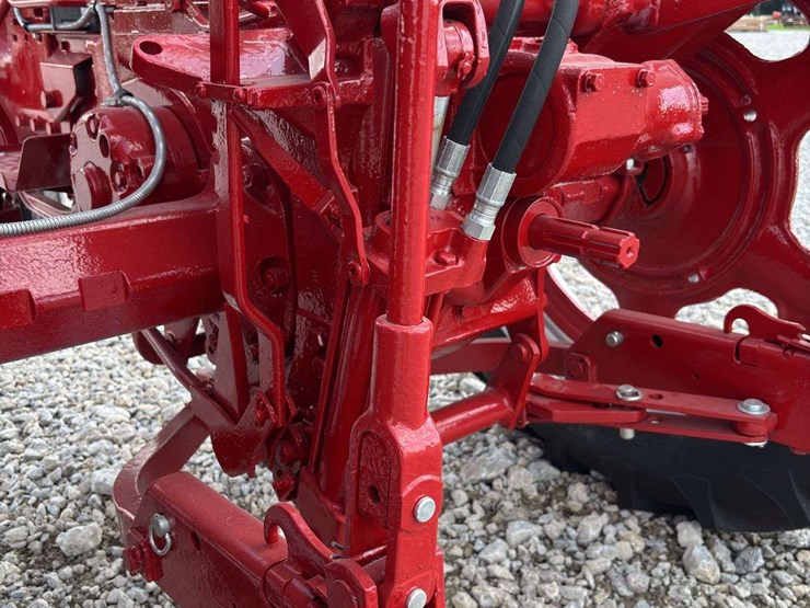 farmall-240-image-30