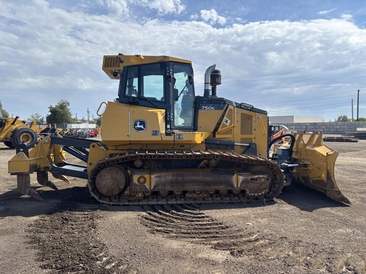 2017-deere-750k-image-7