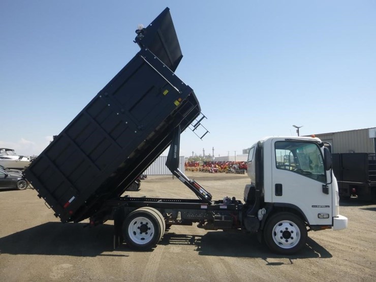 2012-isuzu-npr-image-9
