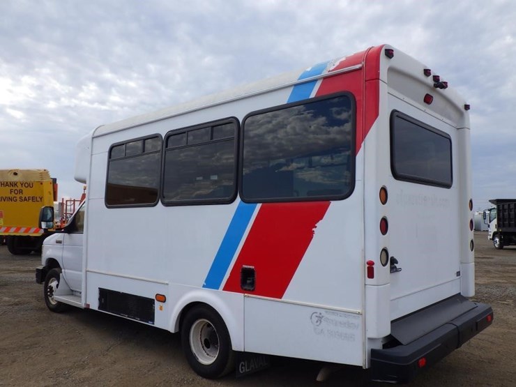 2017-ford-e450-image-4