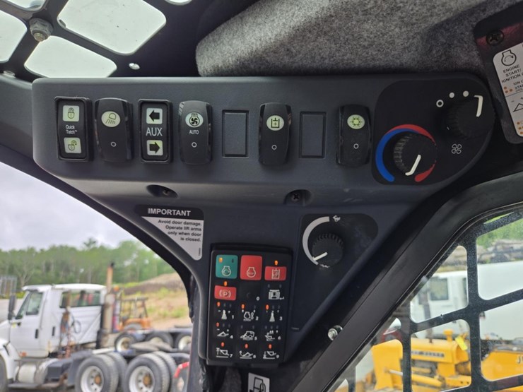 2022-deere-333g-image-48