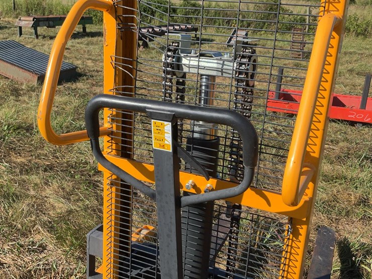 #224-•-hand-stacker-lift-image-9
