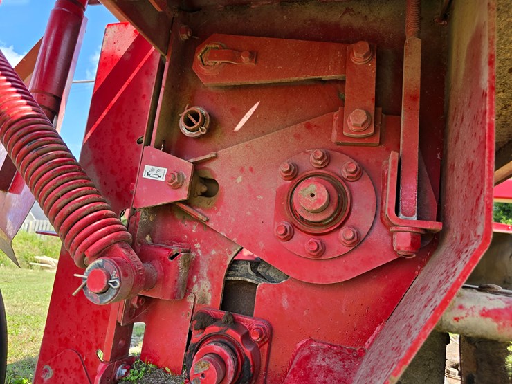 2023-new-holland-210-image-62